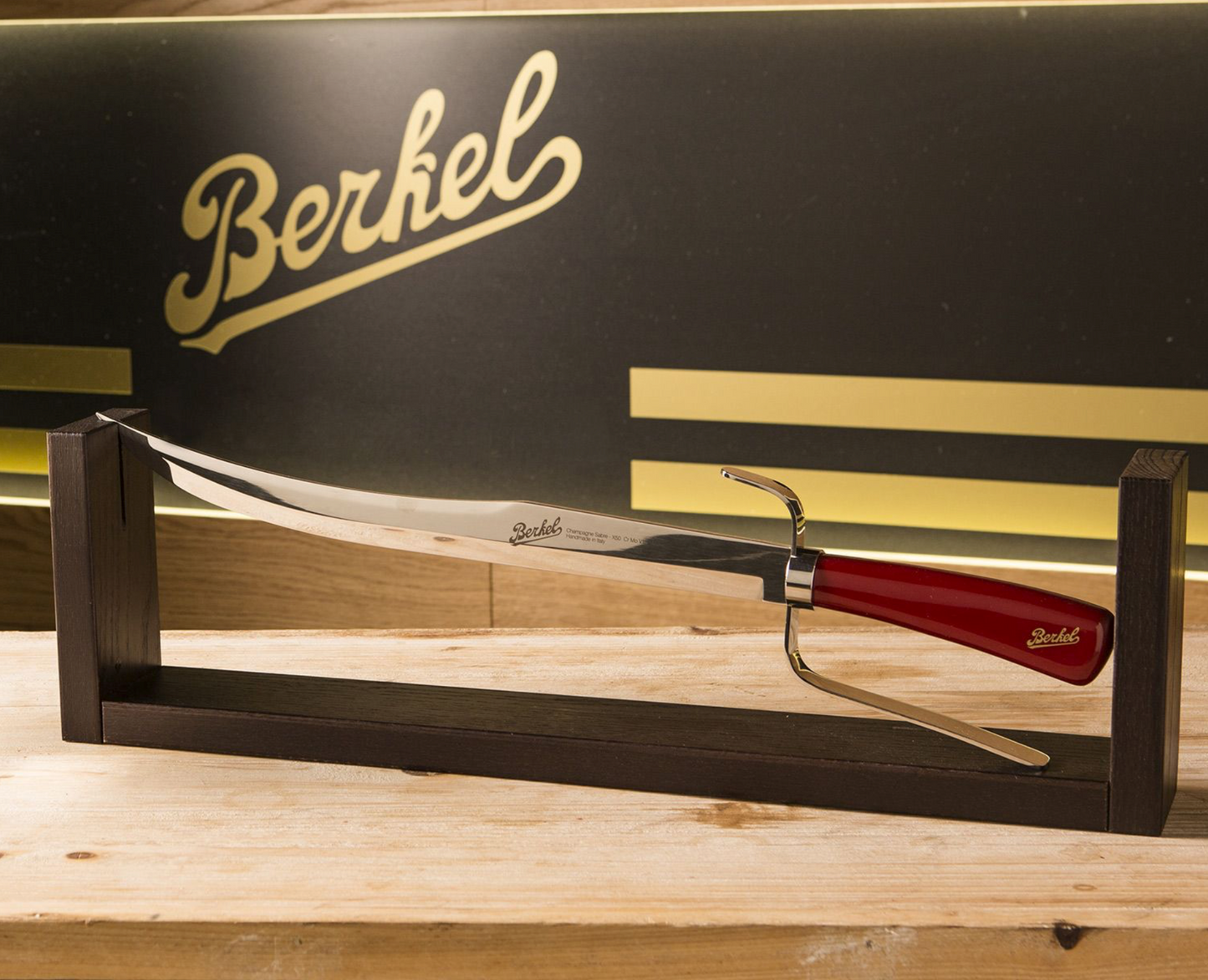 Sabrage Black Buffalo Horn - Sabre a Champagne with wood support
