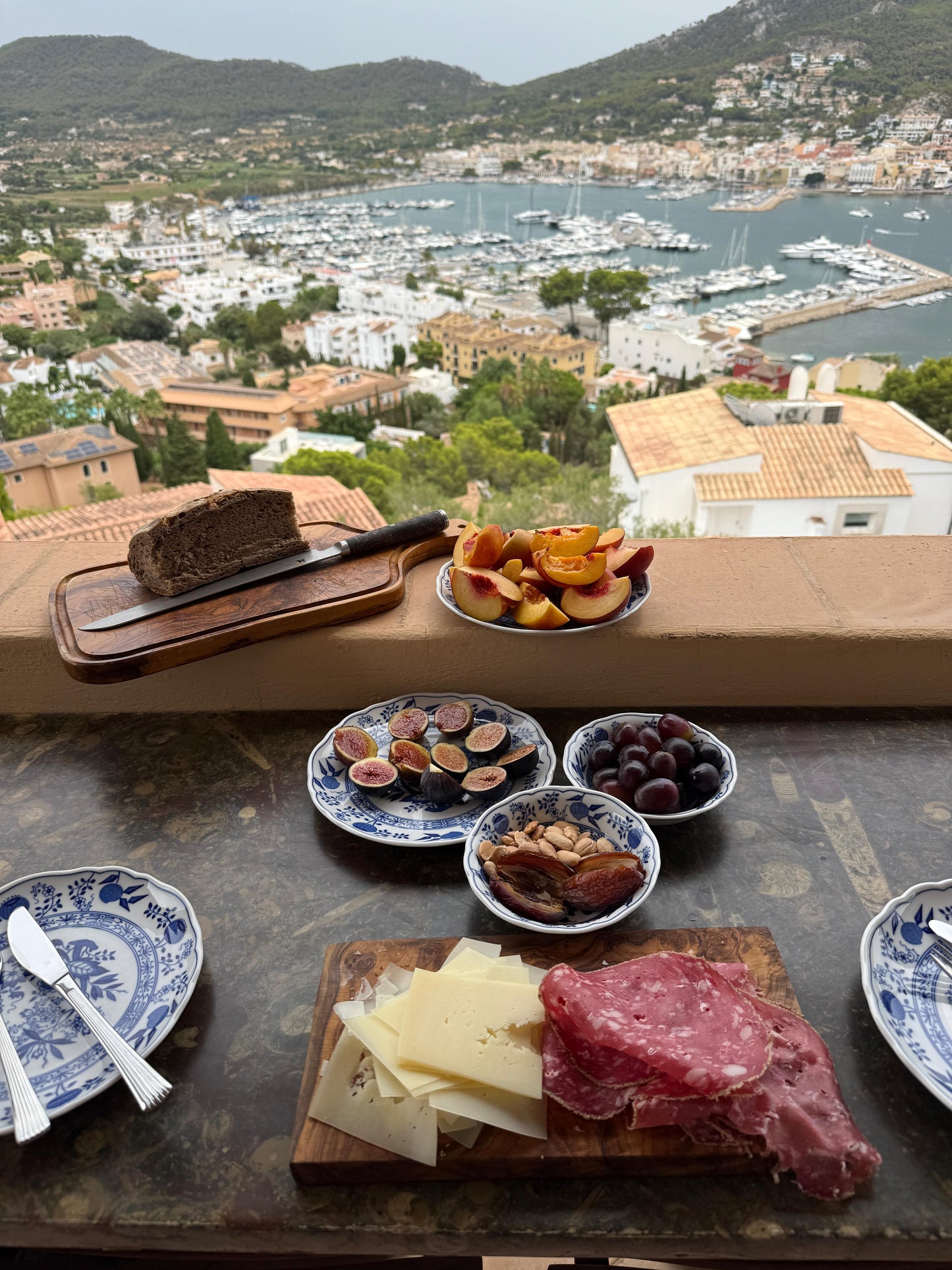 Salchichon Extra mit Pfefferkruste